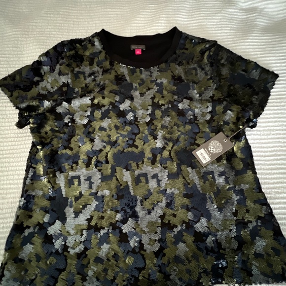 Vince Camuto Sequin Camo Top in Black, Green, and Silver Embellished T-Shirt XL - Picture 2 of 5